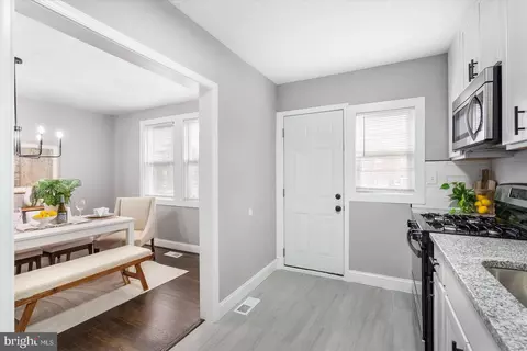 Entry Way - 4208 Colborne Rd, Baltimore, MD 21229 photo 3 of 6