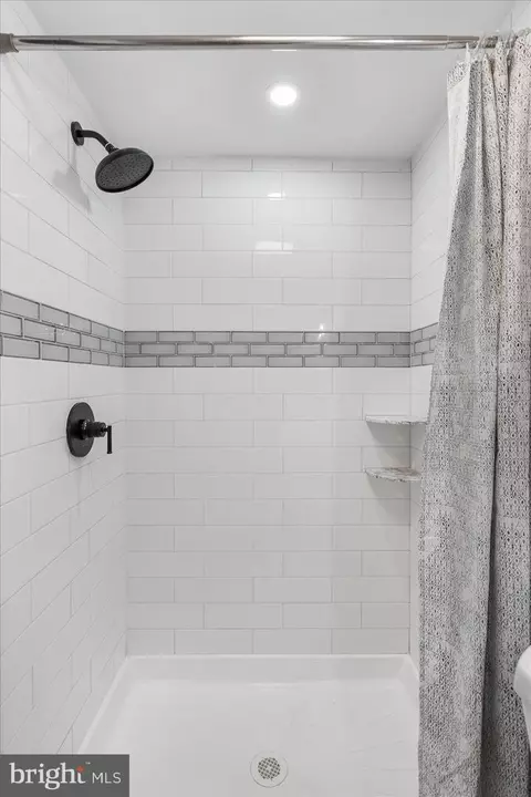 Bath - 4208 Colborne Rd, Baltimore, MD 21229 photo 5 of 5