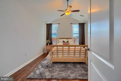 Entry Way - 104 N Luzerne Ave, Baltimore, MD 21224 photo 5 of 6