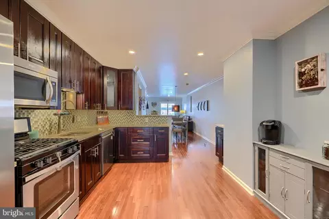 Entry Way - 104 N Luzerne Ave, Baltimore, MD 21224 photo 3 of 6