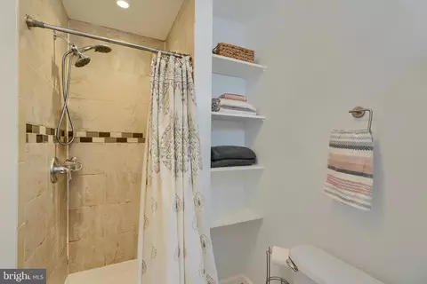 Bath - 104 N Luzerne Ave, Baltimore, MD 21224 photo 3 of 8