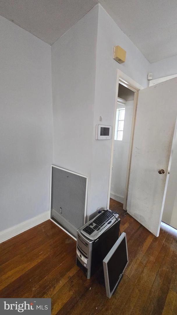 Entry Way - 5003 Barton Ave, Baltimore, MD 21206 photo 4 of 12