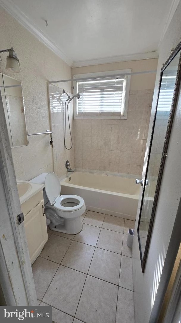 Bath - 5003 Barton Ave, Baltimore, MD 21206 photo 1 of 1