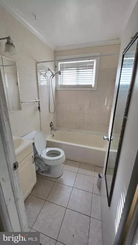 Bath - 5003 Barton Ave, Baltimore, MD 21206 photo 1 of 1