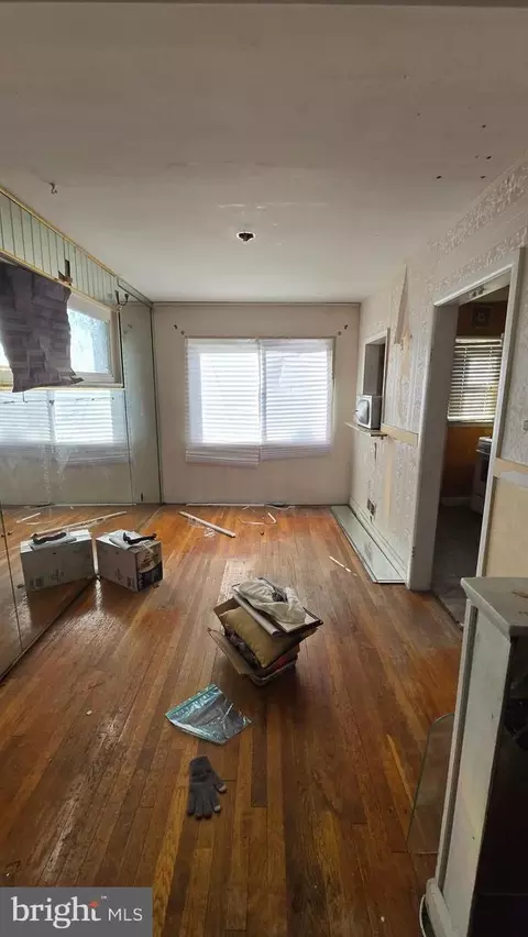 Entry Way - 5003 Barton Ave, Baltimore, MD 21206 photo 6 of 12
