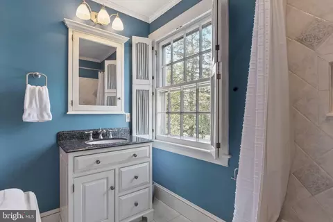 Bath - 329 Tunbridge Rd, Baltimore, MD 21212 photo 3 of 3