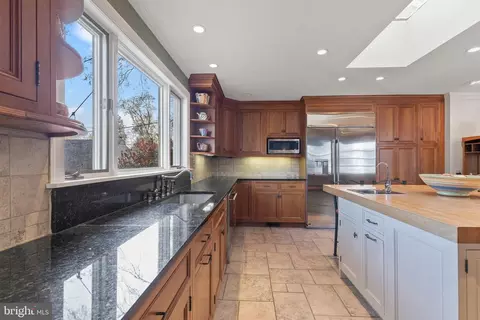 Kitchen - 329 Tunbridge Rd, Baltimore, MD 21212 photo 3 of 4