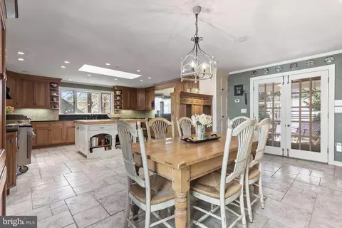 Dining - 329 Tunbridge Rd, Baltimore, MD 21212 photo 6 of 6