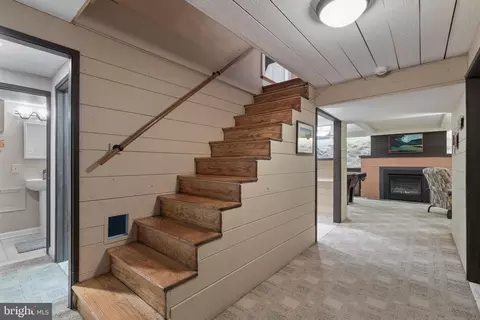 Entry Way - 329 Tunbridge Rd, Baltimore, MD 21212 photo 3 of 5