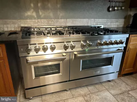 Kitchen - 329 Tunbridge Rd, Baltimore, MD 21212 photo 2 of 4