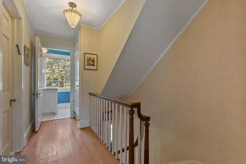 Entry Way - 329 Tunbridge Rd, Baltimore, MD 21212 photo 2 of 5