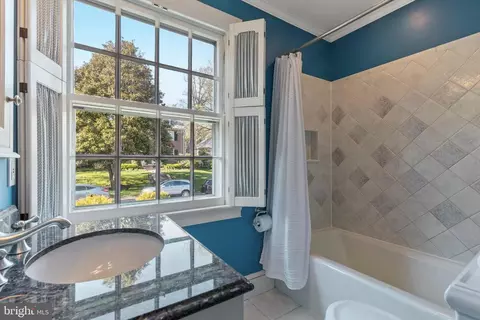 Bath - 329 Tunbridge Rd, Baltimore, MD 21212 photo 2 of 3