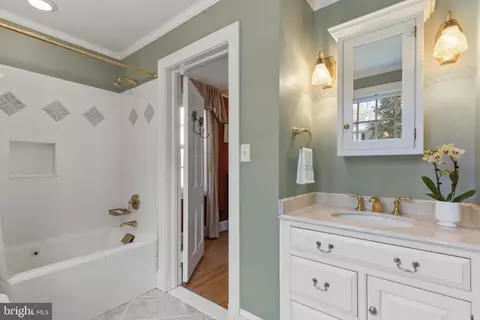 Bath - 329 Tunbridge Rd, Baltimore, MD 21212 photo 1 of 3