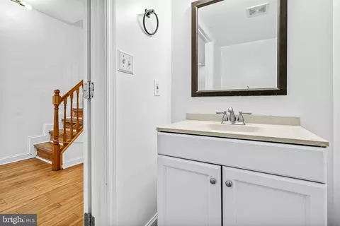Entry Way - 641 E 36th St, Baltimore, MD 21218 photo 3 of 6
