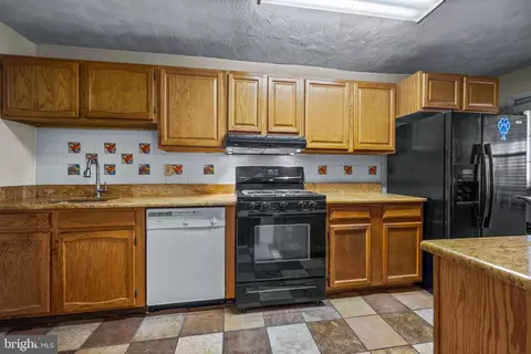 Kitchen - 5133 Pembridge Ave, Baltimore, MD 21215 photo 3 of 4
