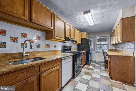 Kitchen - 5133 Pembridge Ave, Baltimore, MD 21215 photo 2 of 4