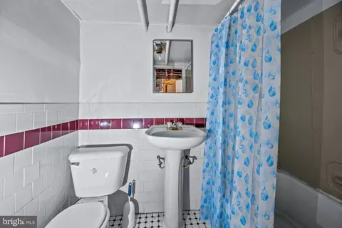 Bath - 5133 Pembridge Ave, Baltimore, MD 21215 photo 1 of 2