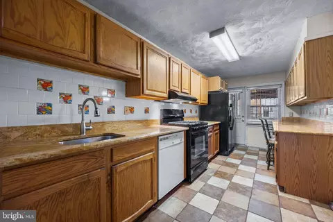 Kitchen - 5133 Pembridge Ave, Baltimore, MD 21215 photo 1 of 4