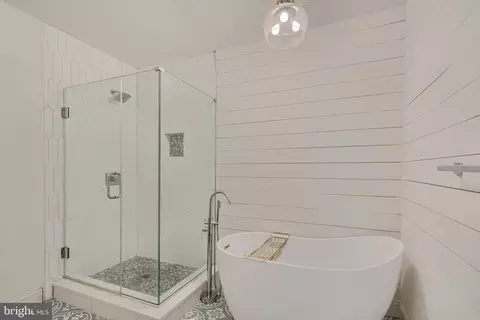 Bath - 3644 Hickory Ave, Baltimore, MD 21211 photo 2 of 9