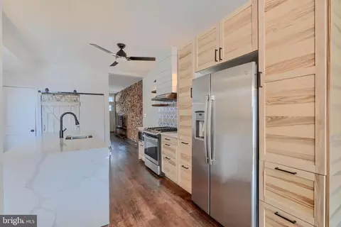 Entry Way - 3644 Hickory Ave, Baltimore, MD 21211 photo 4 of 9