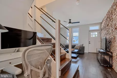 Entry Way - 3644 Hickory Ave, Baltimore, MD 21211 photo 2 of 9