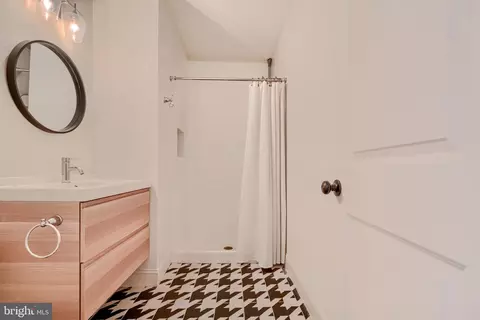 Bath - 3644 Hickory Ave, Baltimore, MD 21211 photo 7 of 9
