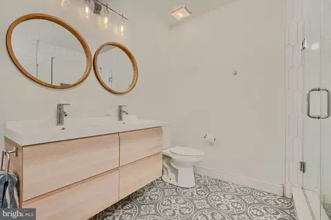 Bath - 3644 Hickory Ave, Baltimore, MD 21211 photo 4 of 9