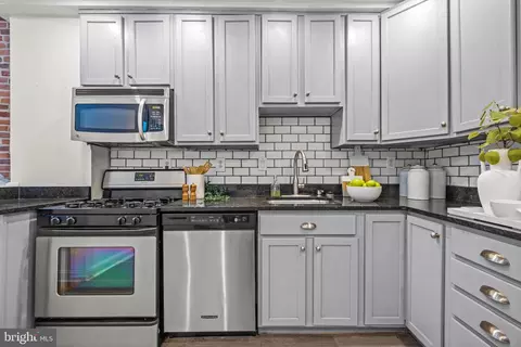 Kitchen - 1108 Battery Ave, Baltimore, MD 21230 photo 4 of 4