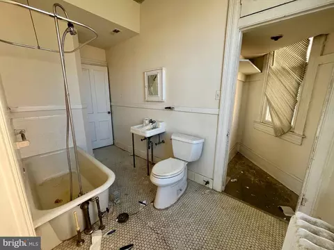 3818 Roland Ave, Baltimore, MD 21211 photo 17