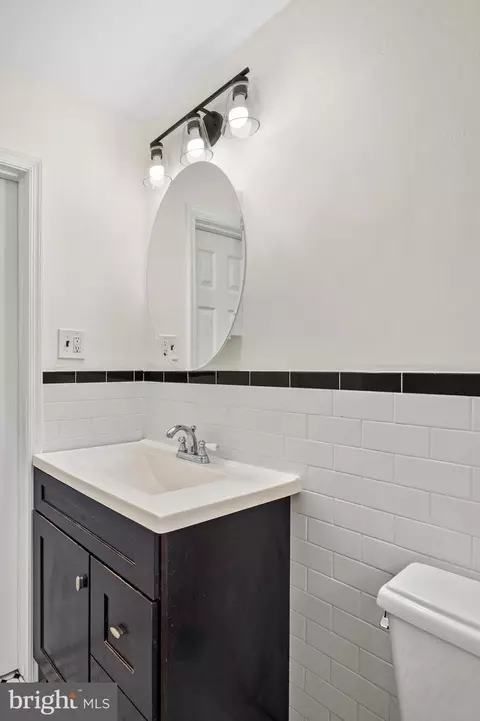 Bath - 5930 Plumer Ave, Baltimore, MD 21206 photo 3 of 4