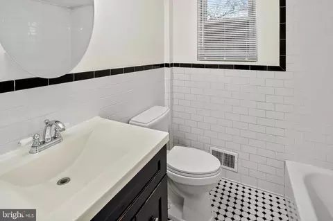 Bath - 5930 Plumer Ave, Baltimore, MD 21206 photo 2 of 4