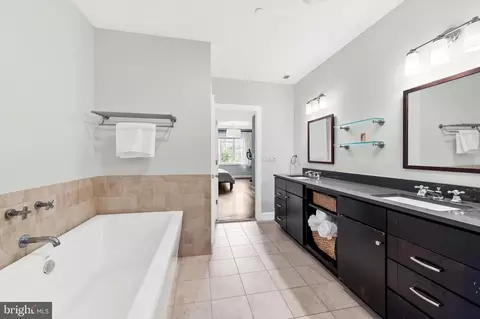 Bath - 715 S Regester St, Baltimore, MD 21231 photo 4 of 7