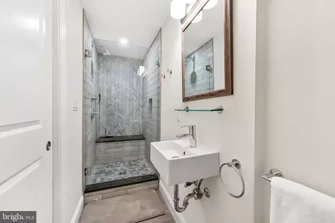 Bath - 715 S Regester St, Baltimore, MD 21231 photo 6 of 7