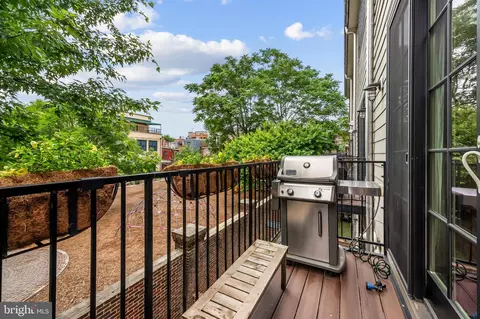 Exterior - 715 S Regester St, Baltimore, MD 21231 photo 5 of 12