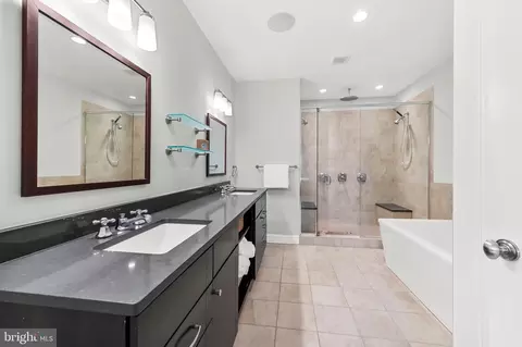 Bath - 715 S Regester St, Baltimore, MD 21231 photo 3 of 7