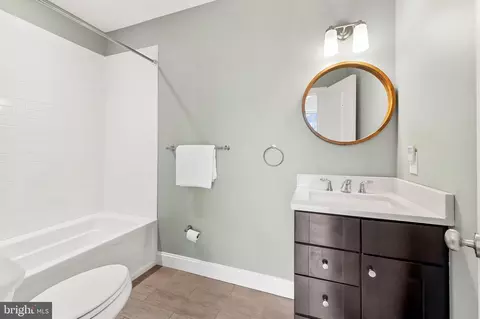 Bath - 715 S Regester St, Baltimore, MD 21231 photo 2 of 7