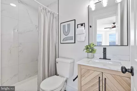 Bath - 342 Ilchester Ave, Baltimore, MD 21218 photo 1 of 2