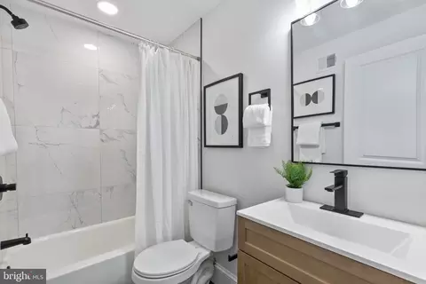 Bath - 342 Ilchester Ave, Baltimore, MD 21218 photo 2 of 2