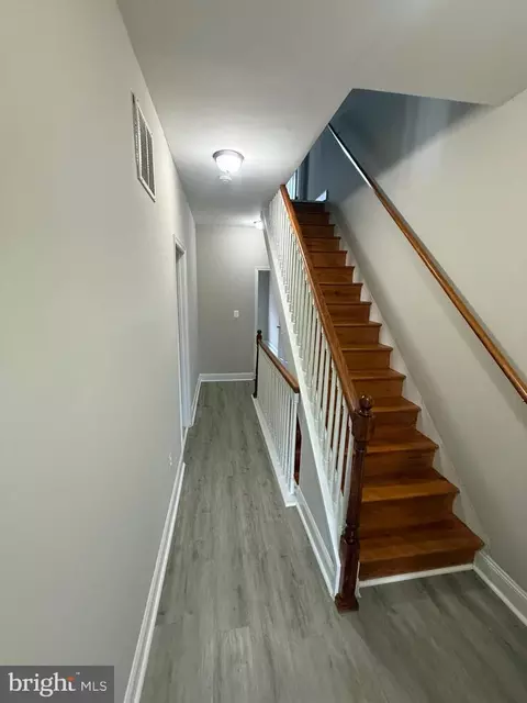 Entry Way - 145 Collins Ave, Baltimore, MD 21229 photo 8 of 17