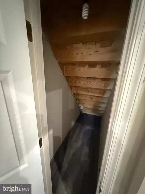 Entry Way - 145 Collins Ave, Baltimore, MD 21229 photo 15 of 17
