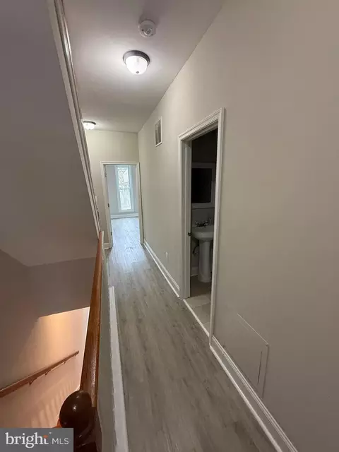 Entry Way - 145 Collins Ave, Baltimore, MD 21229 photo 7 of 17