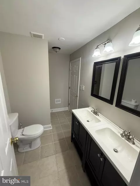 Bath - 145 Collins Ave, Baltimore, MD 21229 photo 3 of 4