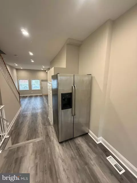 Entry Way - 145 Collins Ave, Baltimore, MD 21229 photo 12 of 17