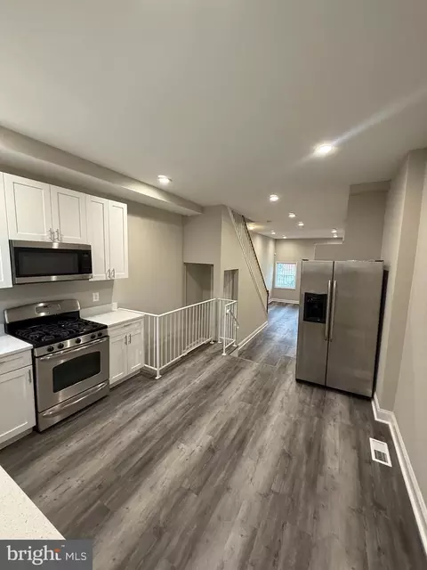 Entry Way - 145 Collins Ave, Baltimore, MD 21229 photo 4 of 17