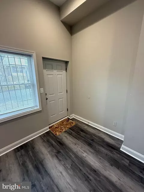 Entry Way - 145 Collins Ave, Baltimore, MD 21229 photo 2 of 17