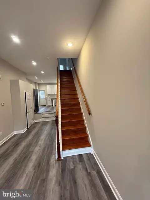 Entry Way - 145 Collins Ave, Baltimore, MD 21229 photo 6 of 17