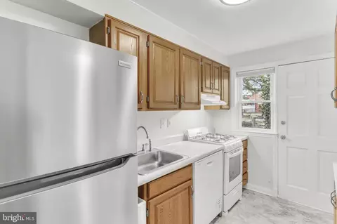 555 Lucia Ave, Baltimore, MD 21229 photo 7