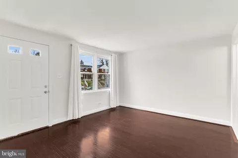 555 Lucia Ave, Baltimore, MD 21229 photo 2