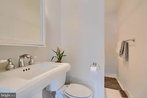 Bath - 128 E Ostend St, Baltimore, MD 21230 photo 2 of 4