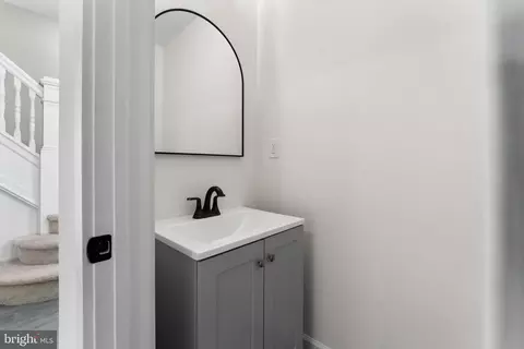 Entry Way - 509 Mccabe Ave, Baltimore, MD 21212 photo 5 of 14